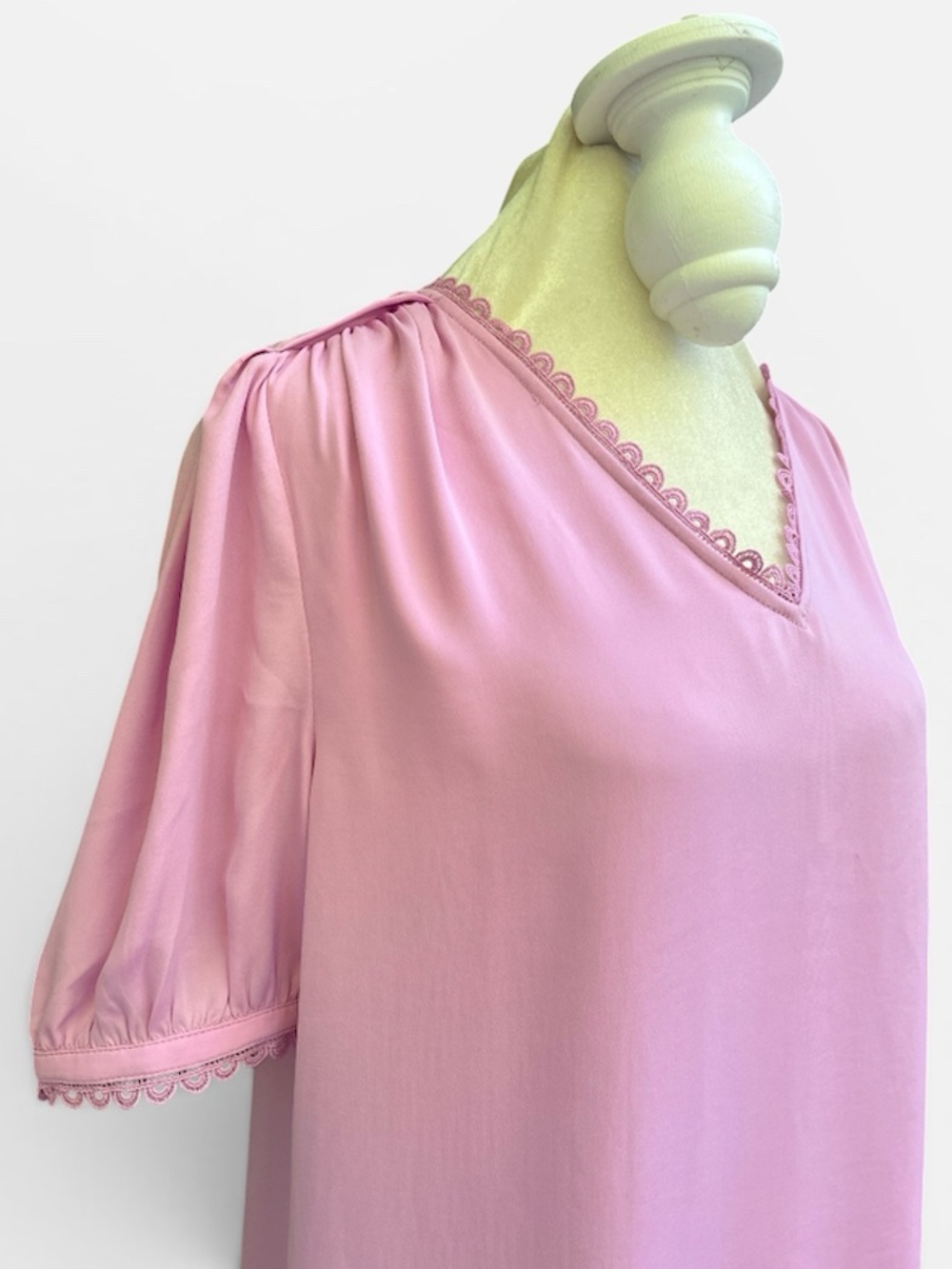 Anthropologie Current Air Scalloped Crochet V-Neck Blouse in Pink Sz S